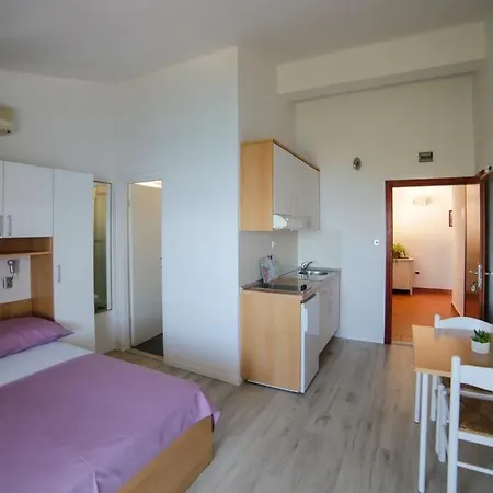 Beachfront Studio Gradac 4414 1 Appartement